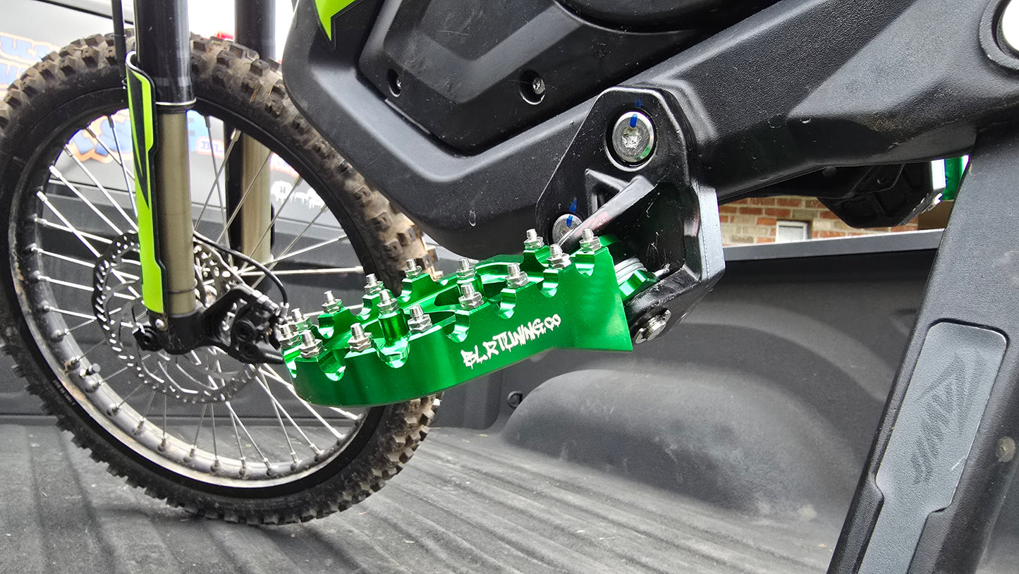 FOOT PEGS FOR RAWRR MANTIS X BILLET ALUMINUM WITH STAINLESS STEEL TEETH BY BLR TUNING