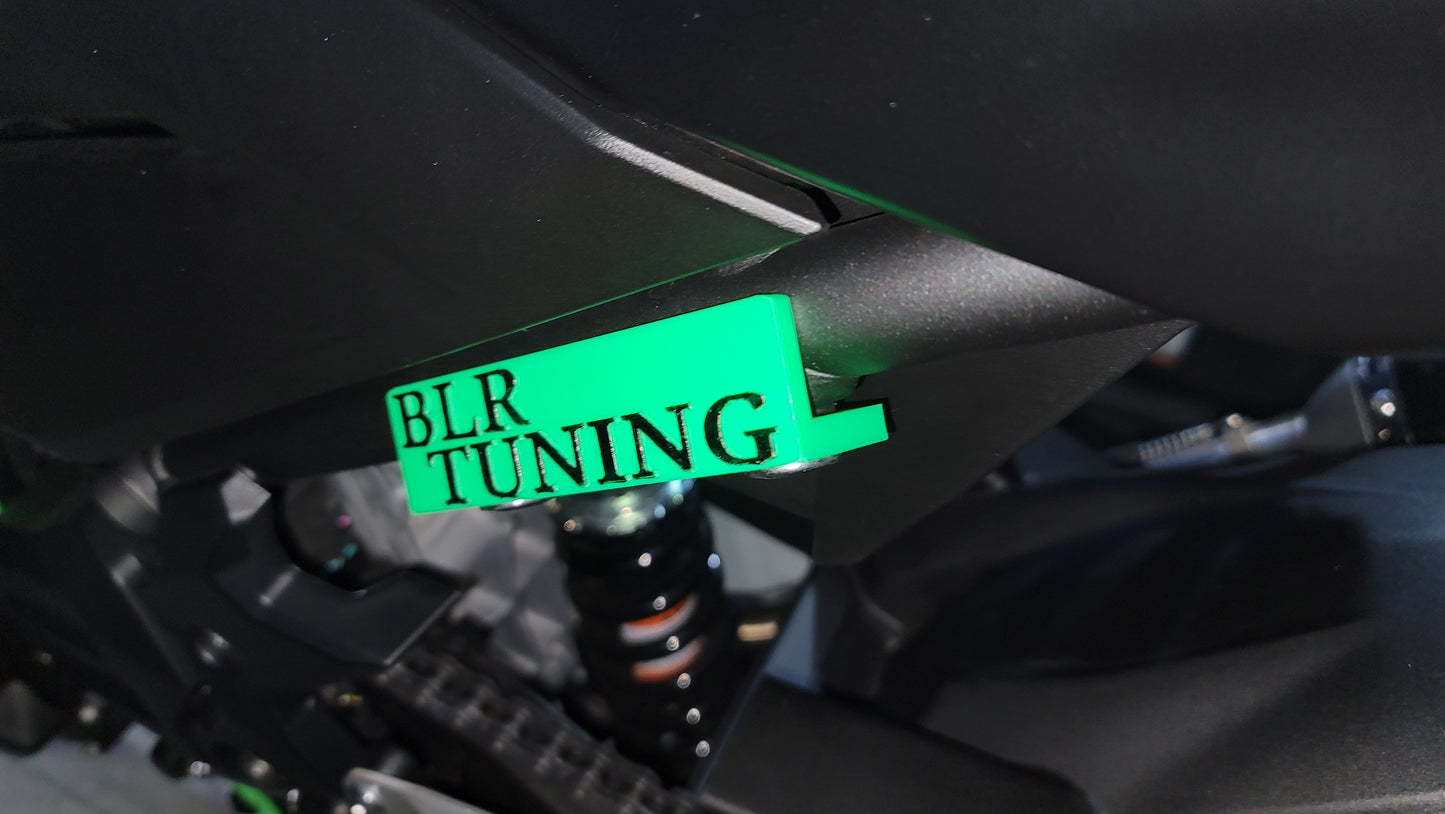 KAWASAKI Z400 Y NINJA 400 PLACA DE BORRAR CLAVIJA DEL PASAJERO