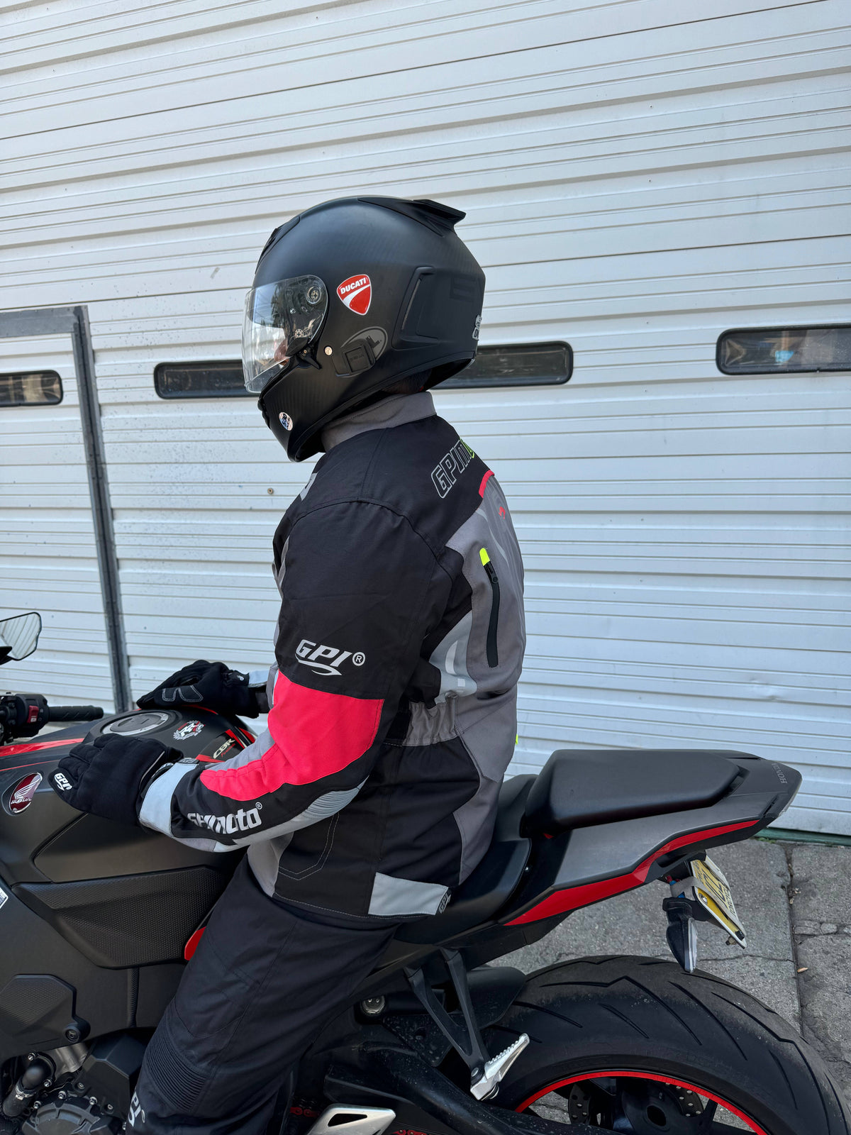 Men’s All-Season High Premium Quality Soft Adjustable Motorcycle Jacket – 6 Pockets, Grey/Black-