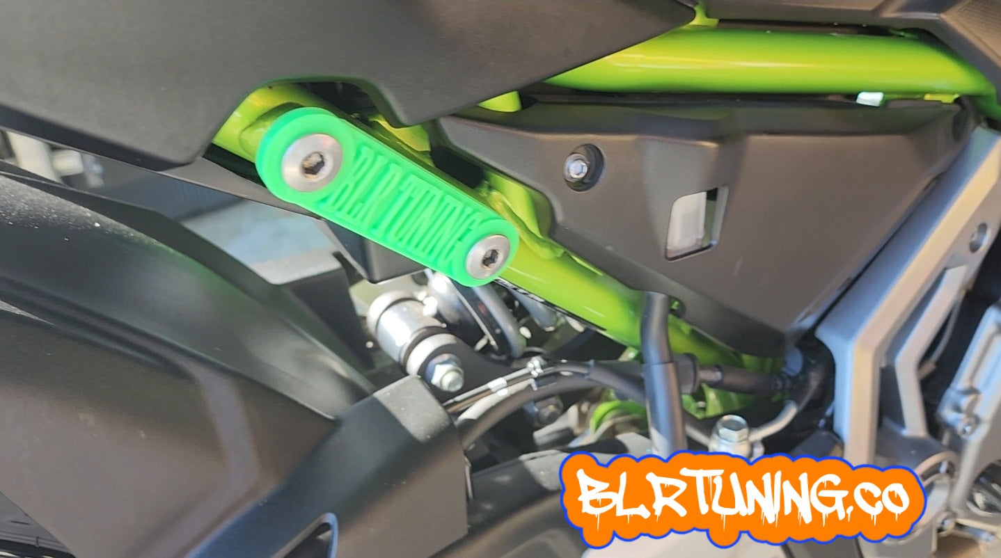 KAWASAKI NINJA 650 PASAJERO CLAVIJA TRASERA ELIMINAR BLOQUEO PLACAS