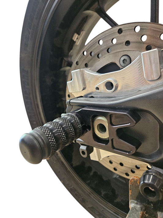 R7 FZ/MT07 REAR AXLE SLIDERS WITH AXLE BLOCKS
