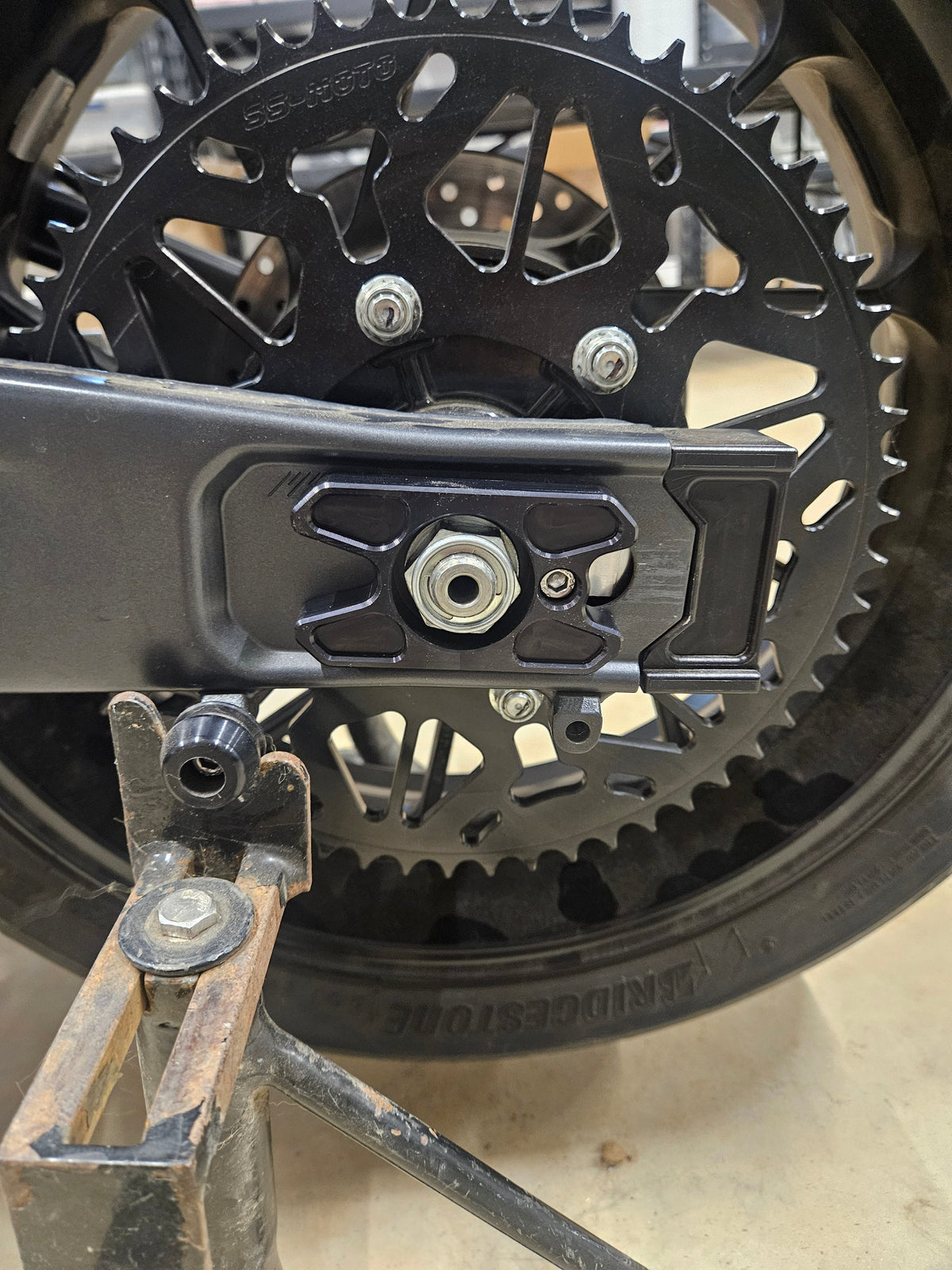 R7/FZ/MT07 AXLE ADJUSTERS